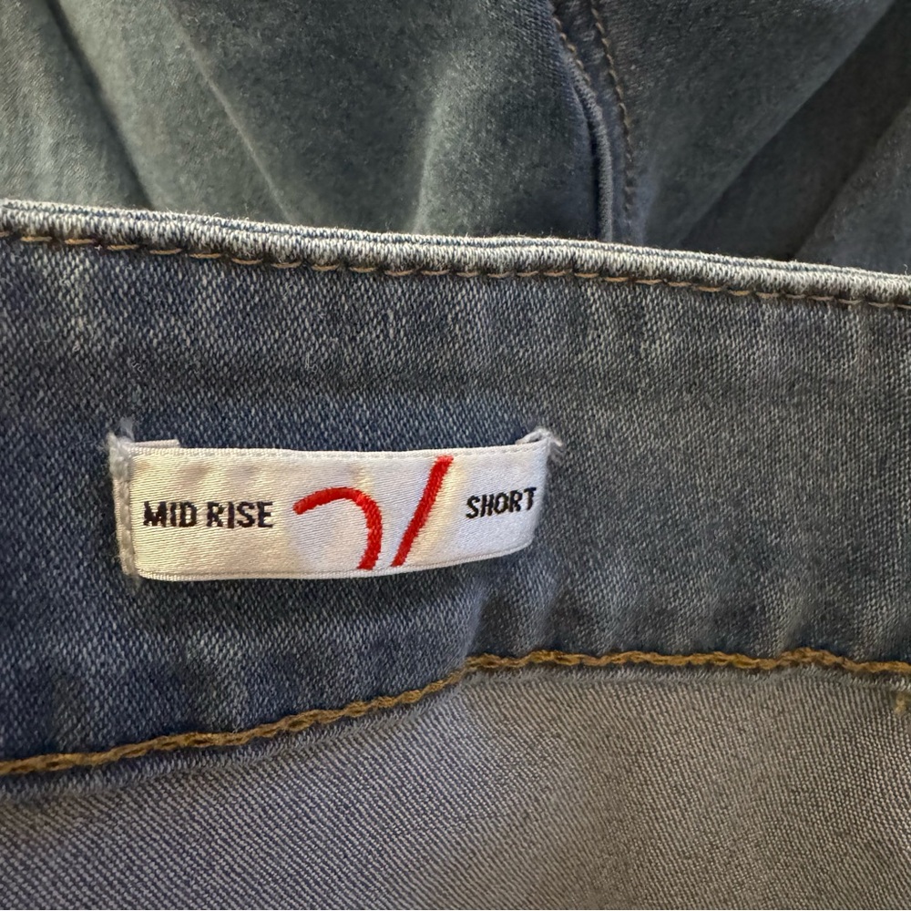 🔥Vigoss Women's Blue Jean Shorts - Picture 3 of 5